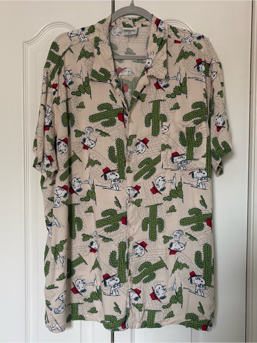 Peanuts Men’s 2XL Snoopy Spike Cactus Desert Button-Up Hawaiian-Style Shirt SS